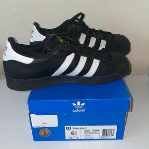 ***ADIDAS SUPERSTAR J BIG KIDS S 6.5***